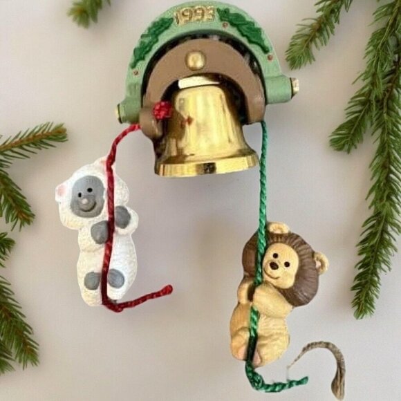 Vintage Hallmark Keepsake Ornament Curly N Kingly 1993 Handcrafted Hanging Bell - Picture 1 of 9